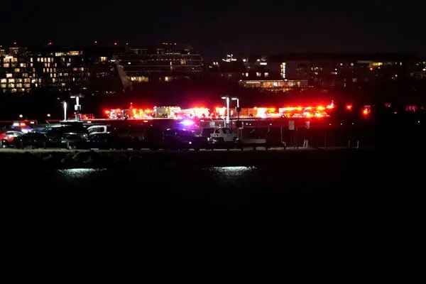 Plane Collides with Helicopter, Crashes into Potomac River