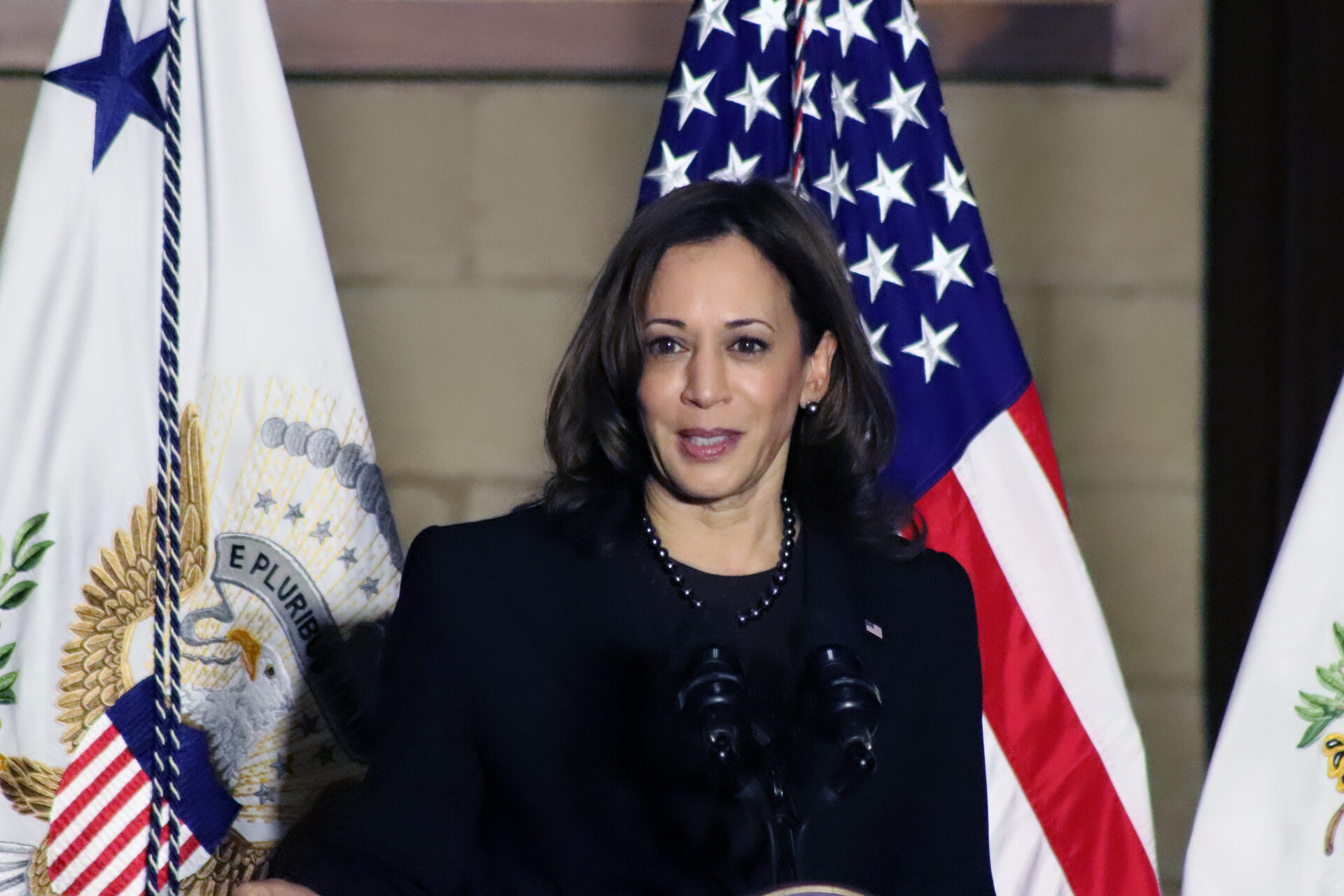 Watch This Republican Senator’s Spouse Refuse to Shake Kamala Harris’ Hand