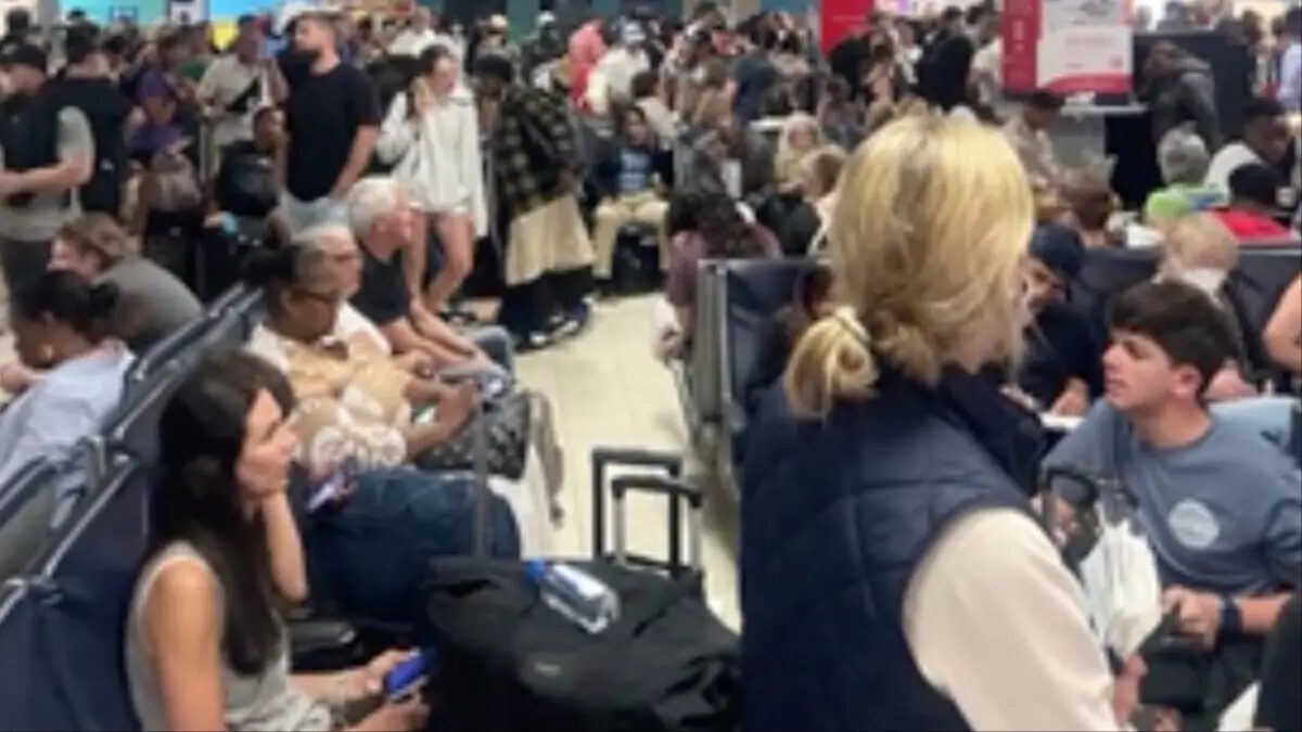 ‘Something Like a Horror Movie’: American Travelers Say They Were Put Out on the ‘Street Like Dogs’ In Turks and Caicos After 24-Hour JetBlue Delay