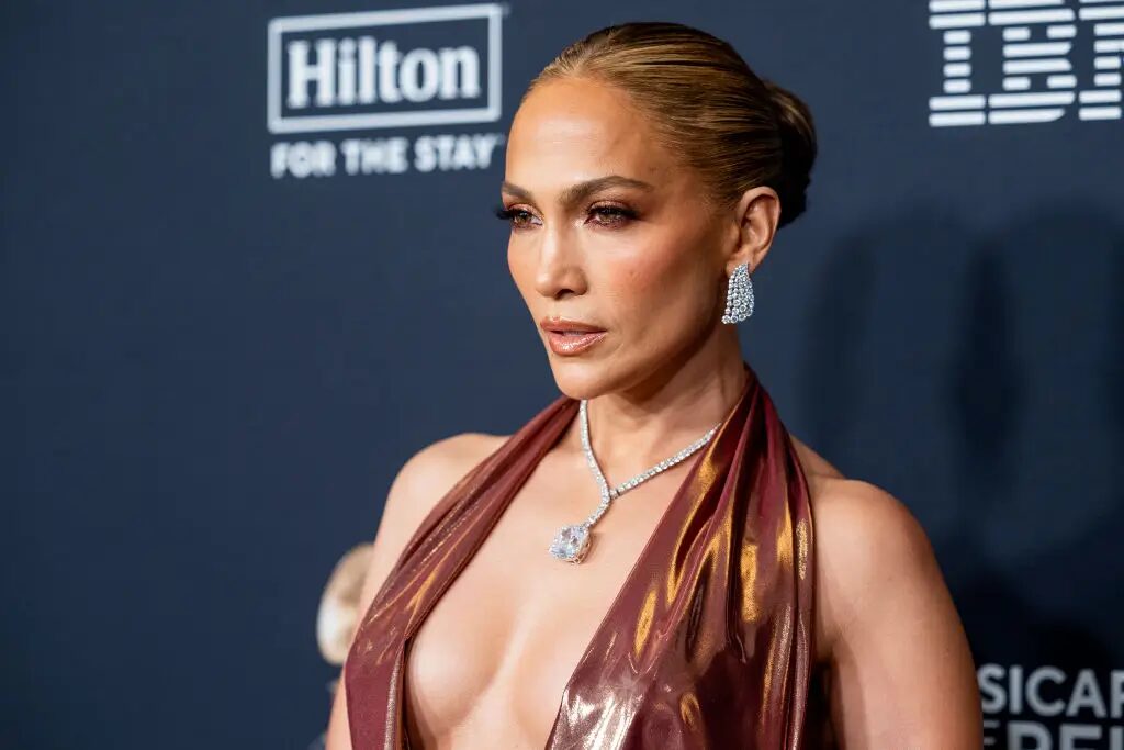 ‘It’s Ok to Lip Sync, Sis’: Jennifer Lopez’s Post-Divorce Performance Falls Flat with Fans Who Say It’s ‘No Bueno’