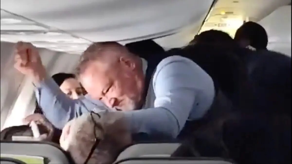 ‘Let Go of Her Hair!: Screaming Man Attacks Woman on Alaska Airlines Flight; Crew Member Pummels Him to Break Her Free In Melee Caught On Video