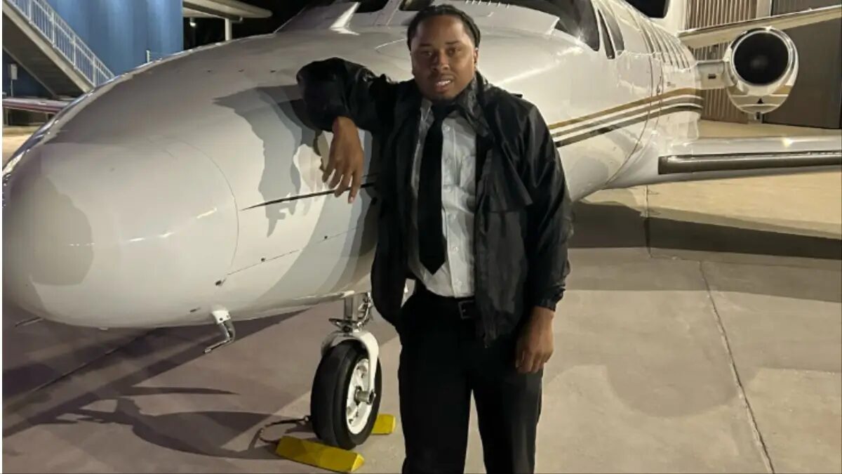 ‘Wouldn’t be Comfortable with a Pilot Wearing Braids!’: Black Pilot’s Viral Video Ignites Firestorm As Viewers Clash Over Racist Attacks on His Hair and Teeth