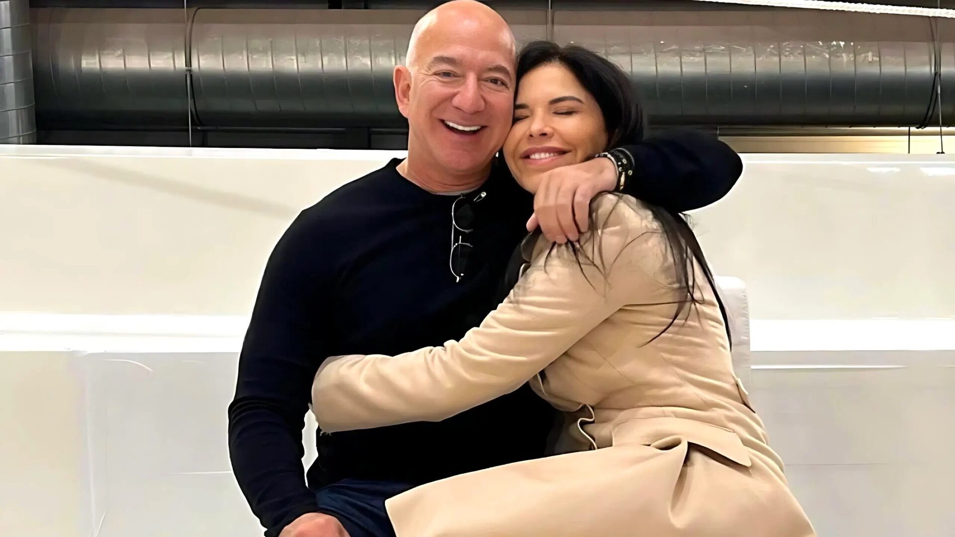 ‘Run Jeff Run’: Fans Fear Jeff Bezos Is ‘Getting Played’ After His Body Language During Latest Appearance with Fiancée Lauren Sánchez Sparks Concerns 