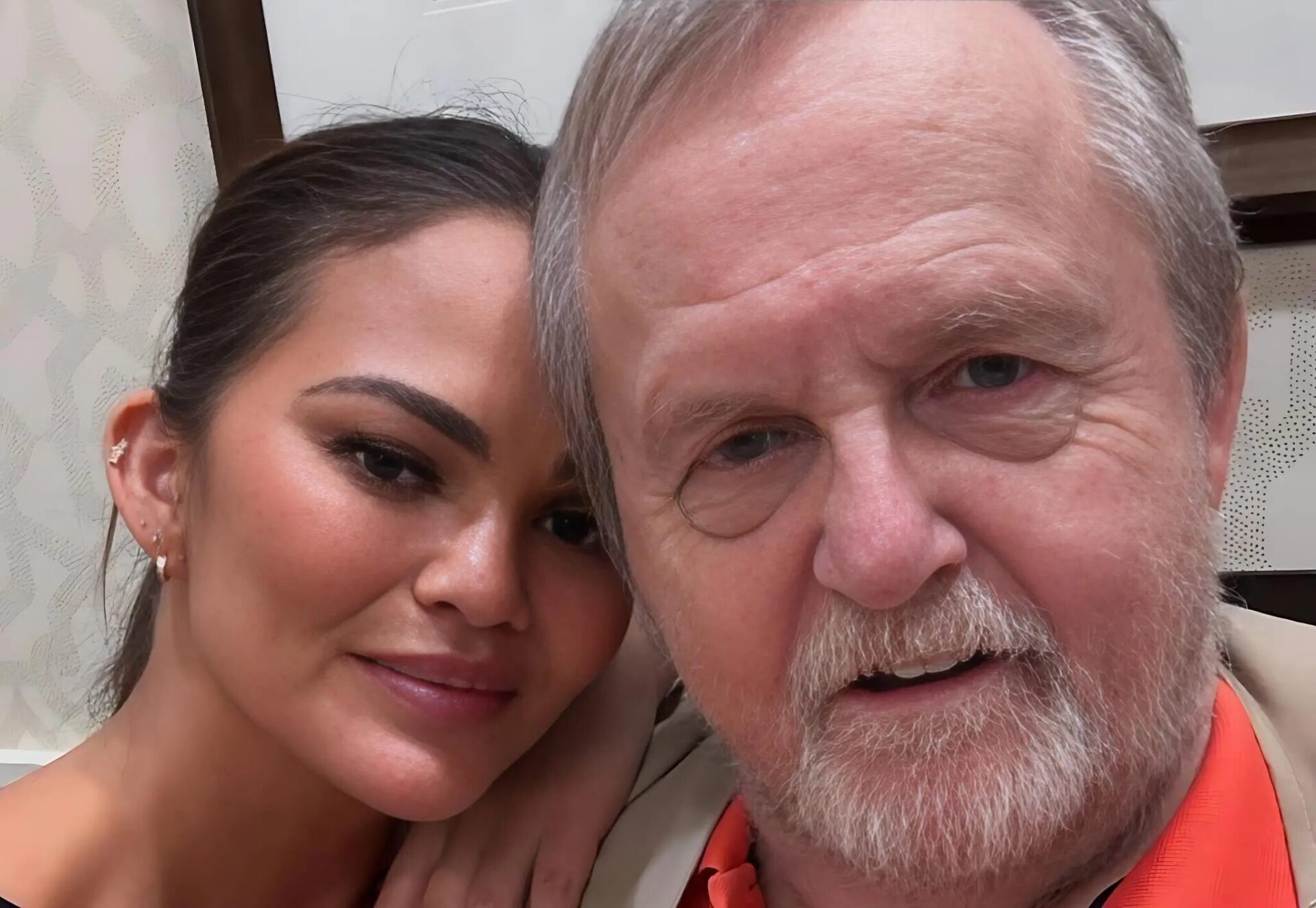 ‘I Think It’s Kind of Sad’: Chrissy Teigen Hits Back at Nosy Troll After Treatment of Her Father Comes Under Scrutiny